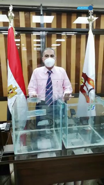 رئيس مركز الخارجة يجري قرعة محلات تجارية بالداخلة (8)