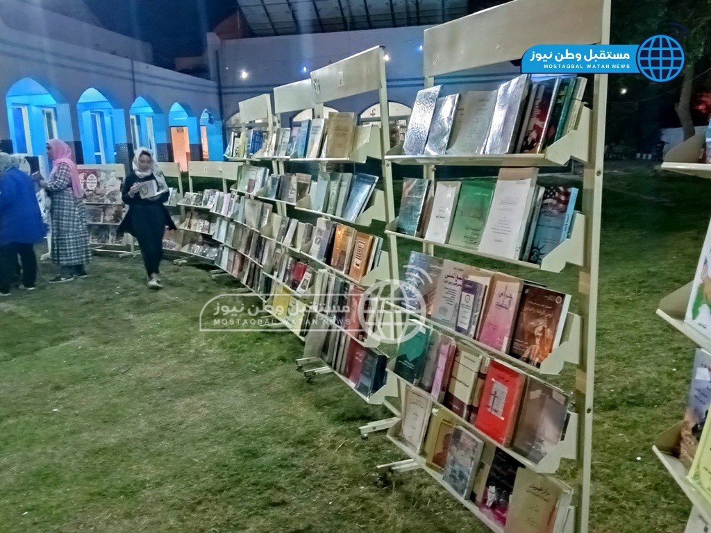 معرض الكتاب بمكتبة مصر العامة بالخارجة (1)