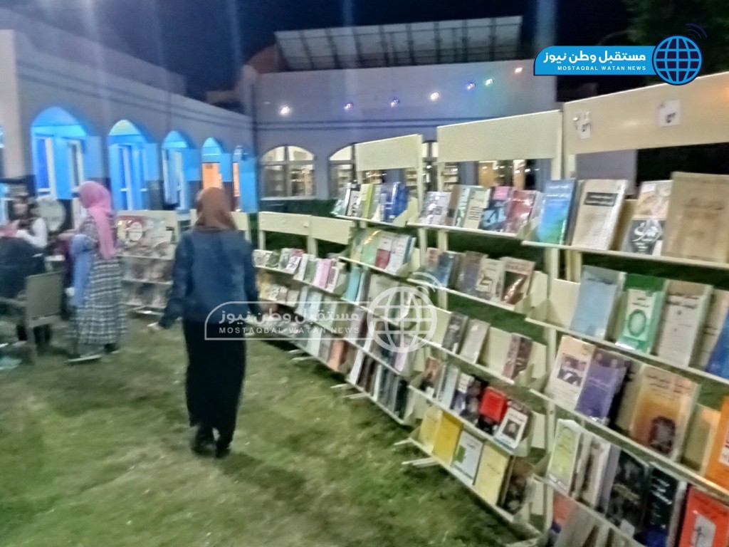 معرض الكتاب بمكتبة مصر العامة بالخارجة (2)