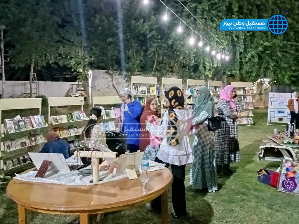 معرض الكتاب بمكتبة مصر العامة بالخارجة (4)