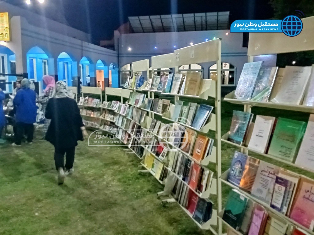 معرض الكتاب بمكتبة مصر العامة بالخارجة (6)