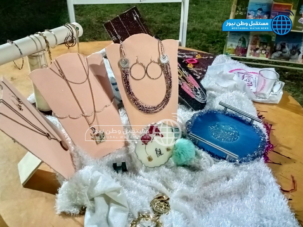 معرض مشغولات يدوية (1)