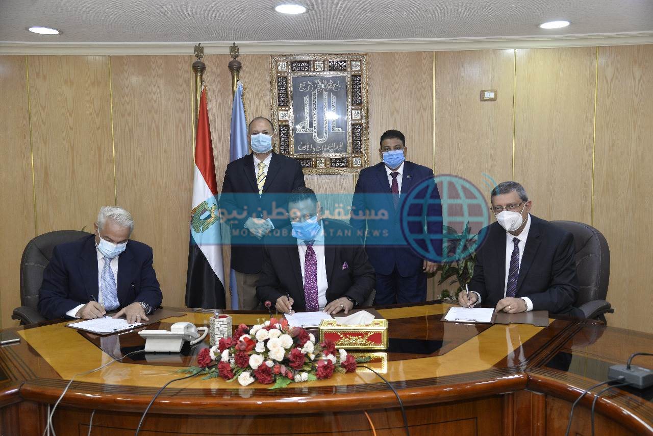 محافظ أسيوط يشهد توقيع بروتوكول التعاون بين المجلس الاقليمى للصحة النفسية (4)