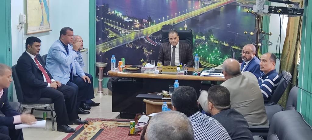 رئيس كهرباء مصر الوسطى يزور الوادي الجديد (1)