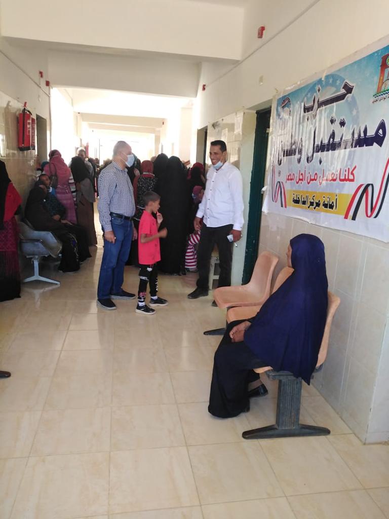 قافلة طبية لقرية غرب الموهوب بمركز الداخلة (1)