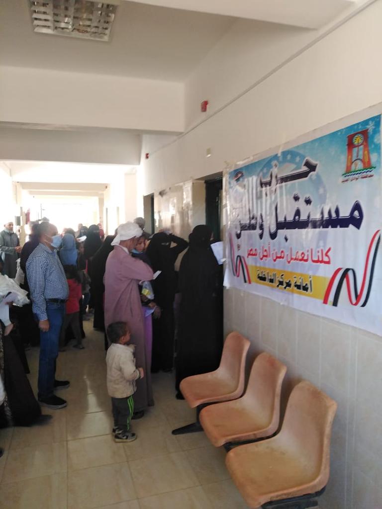 قافلة طبية لقرية غرب الموهوب بمركز الداخلة (4)