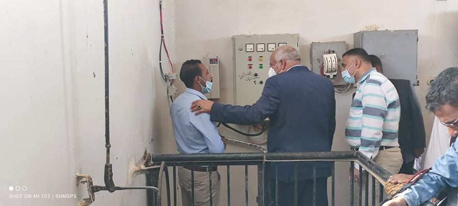 محافظ الوادي الجديد يفتتح وحدة طاقة شمسية بقرية البشندي بتكلفة 340 ألف جنيه (2)