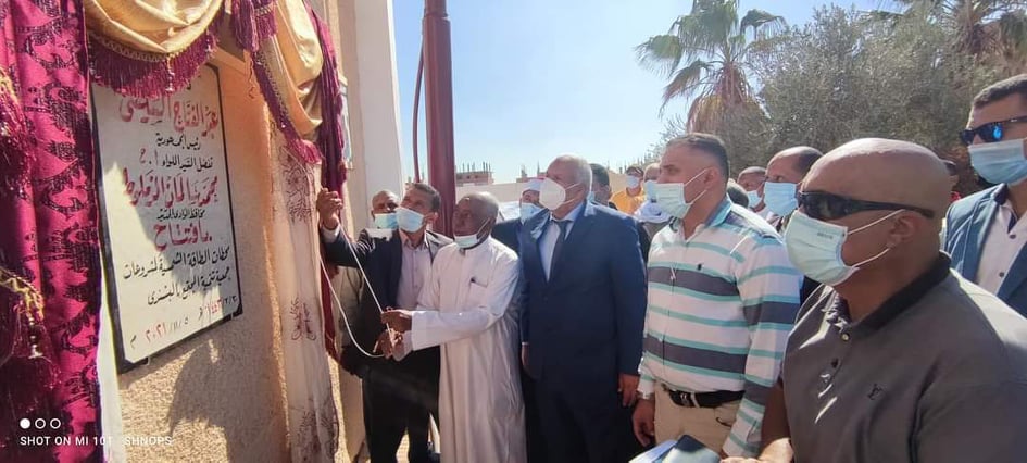 محافظ الوادي الجديد يفتتح وحدة طاقة شمسية بقرية البشندي بتكلفة 340 ألف جنيه (6)