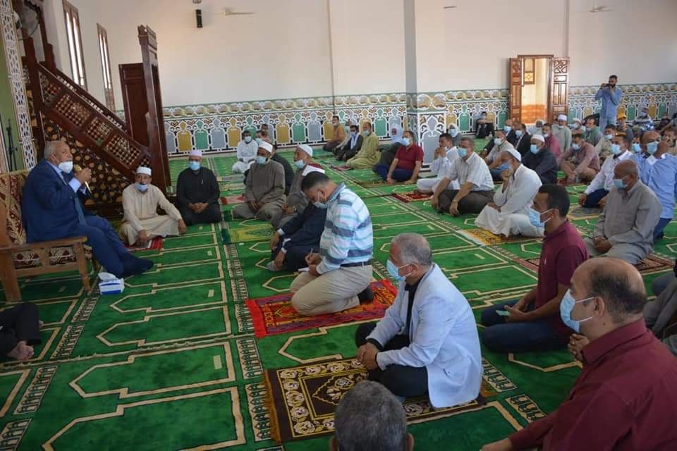 محافظ الوادي الجديد يفتتح مسجد حي أرض النخيل بمدينة بلاط (2)