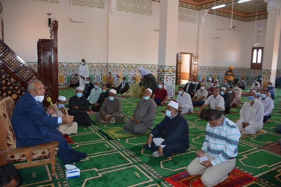 محافظ الوادي الجديد يفتتح مسجد حي أرض النخيل بمدينة بلاط (3)