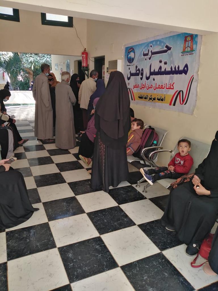 قافلة طبية لقرية القلمون بمركز الداخلة في الوادي الجديد (3)