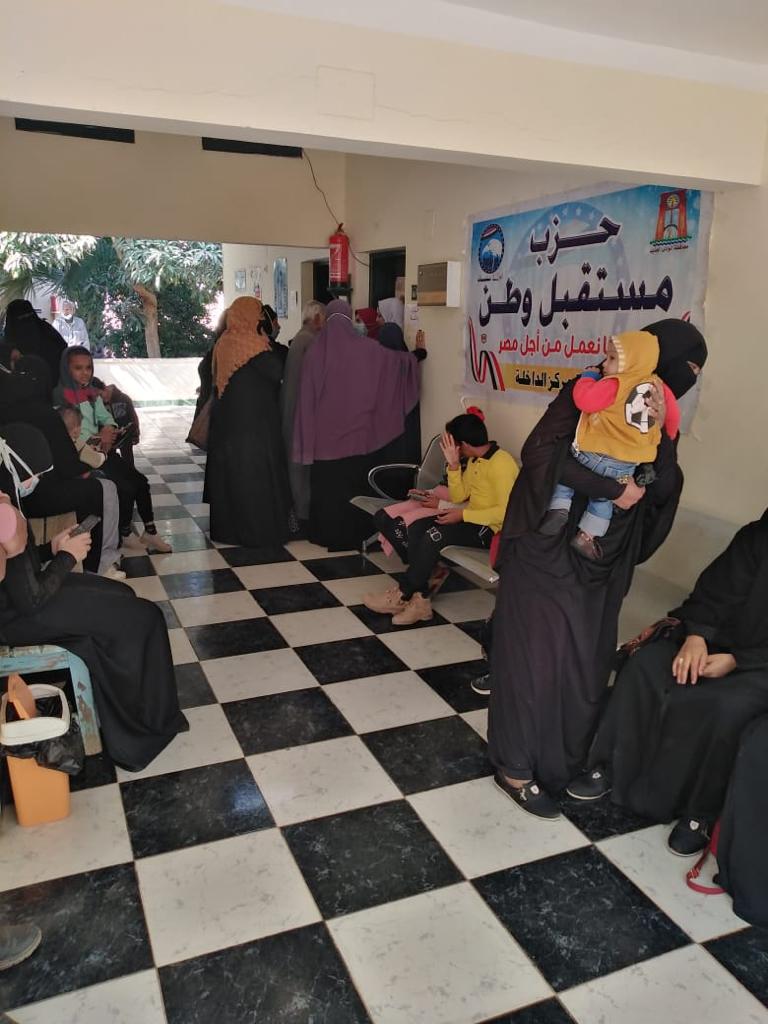 قافلة طبية لقرية القلمون بمركز الداخلة في الوادي الجديد (4)