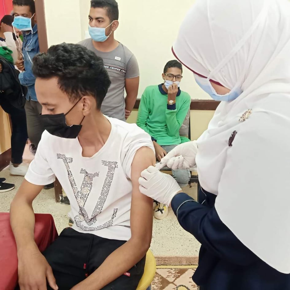 تلقيح طلاب المرحلة الثانوية ضد فيروس كورونا (3)