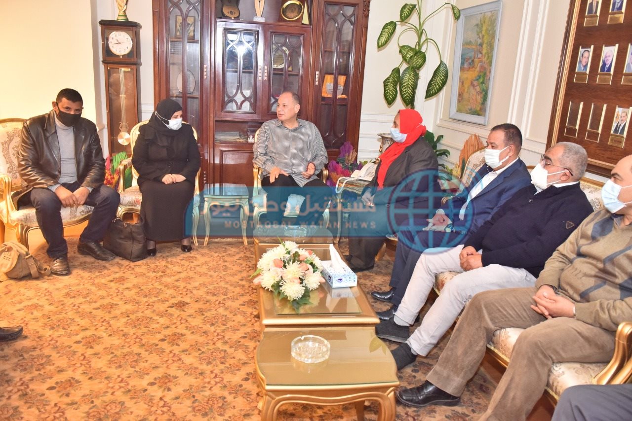 محافظ أسيوط يلتقي وفد وزارة الزراعة لدعم جهود التوعية بأهمية الري الحديث (2)