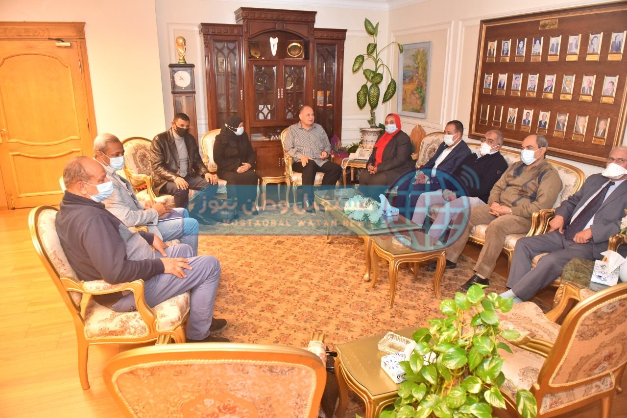 محافظ أسيوط يلتقي وفد وزارة الزراعة لدعم جهود التوعية بأهمية الري الحديث (3)