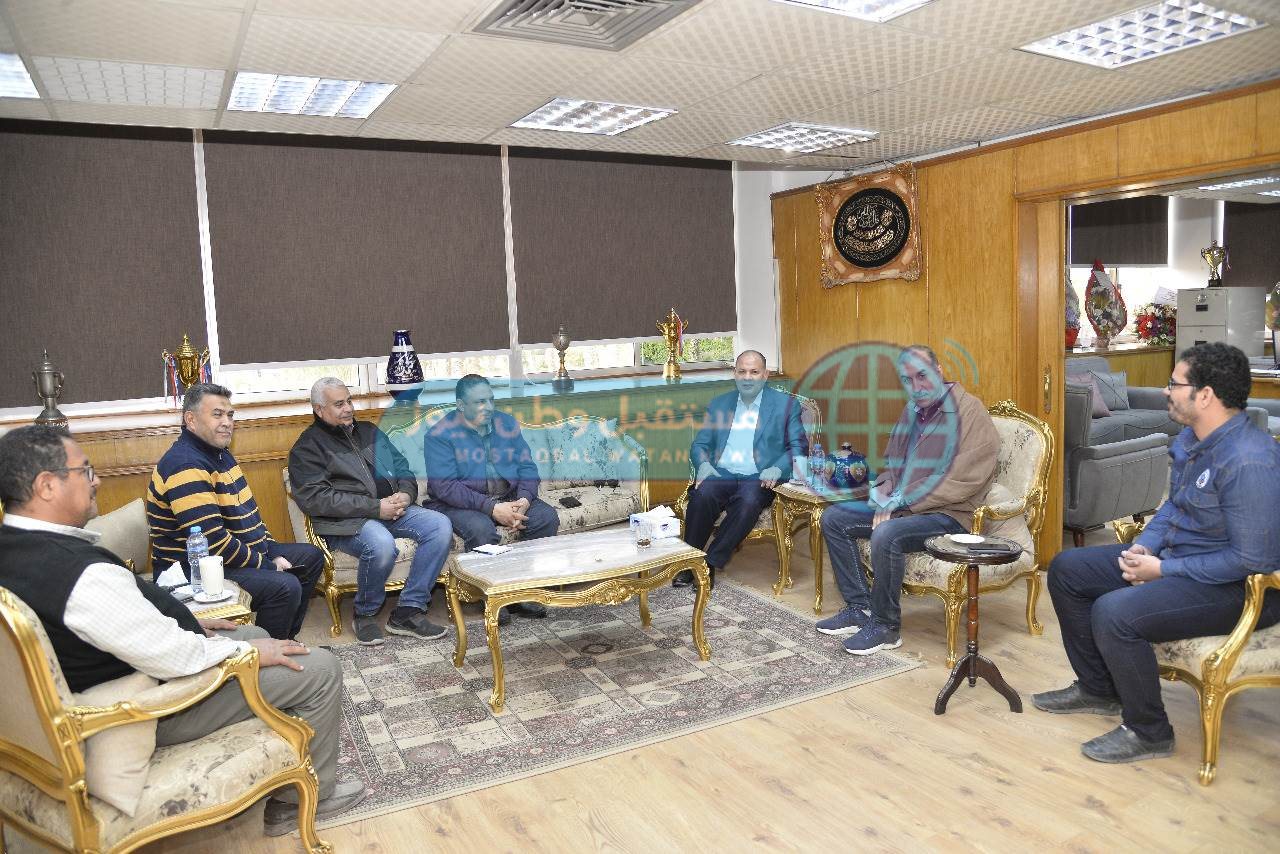 محافظ أسيوط يزور شركة تكرير البترول ويتفقد رفع كفاءة الطريق الصحراوى الغربى (3)