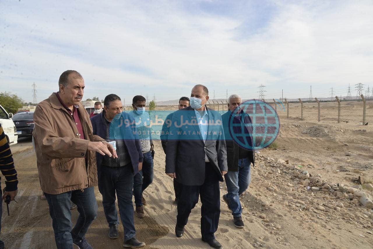 محافظ أسيوط يزور شركة تكرير البترول ويتفقد رفع كفاءة الطريق الصحراوى الغربى (5)