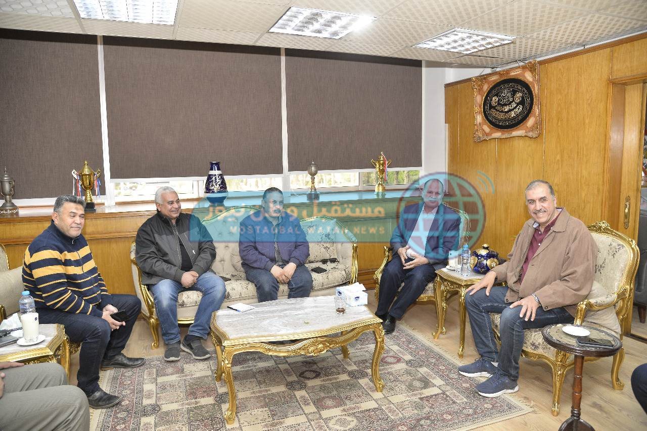 محافظ أسيوط يزور شركة تكرير البترول ويتفقد رفع كفاءة الطريق الصحراوى الغربى (2)