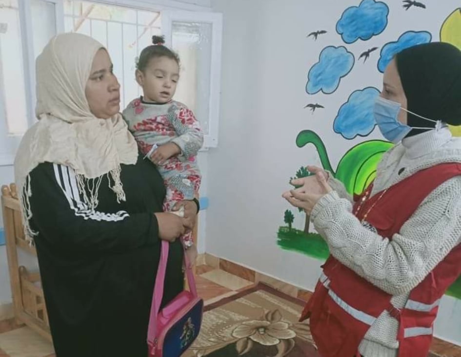 حملة مكثفة للتوعية بأهمية التطعيم ضد شلل الاطفال بالهلال الأحمر خلال تدشين الحملة بالوادي الجديد (1)