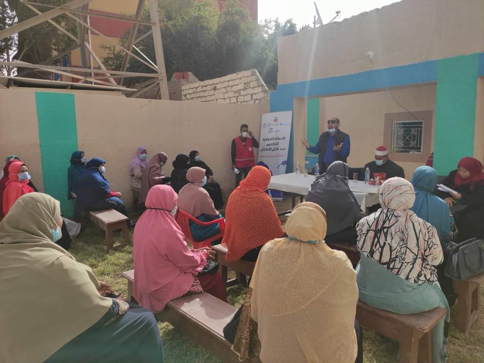 حملة مكثفة للتوعية بأهمية التطعيم ضد شلل الاطفال بالهلال الأحمر خلال تدشين الحملة بالوادي الجديد (5)