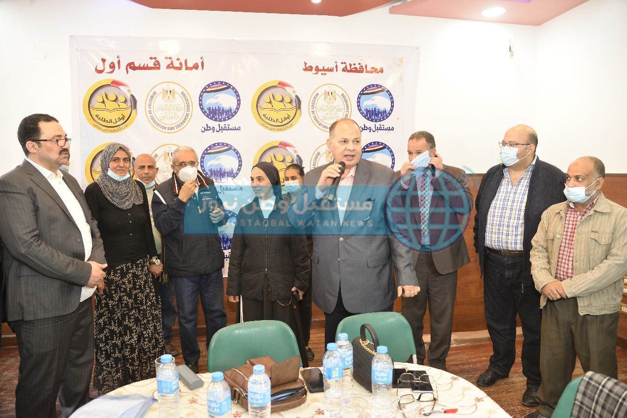 محافظ أسيوط يشهد مسابقة أوائل الطلبة بمدرسة الراهبات الفرنسيسكانيات (14)