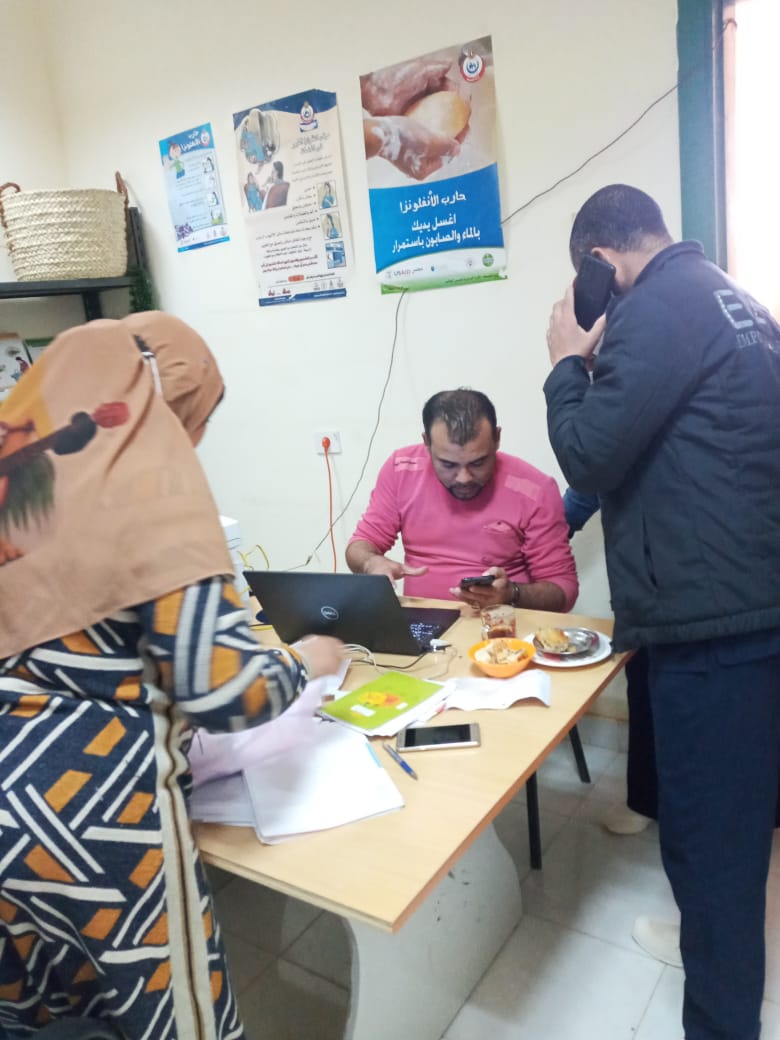 الكشف وصرف الدواء لـ 90 مواطنا بالمجان في قافلة طبية بالوادي الجديد (6)