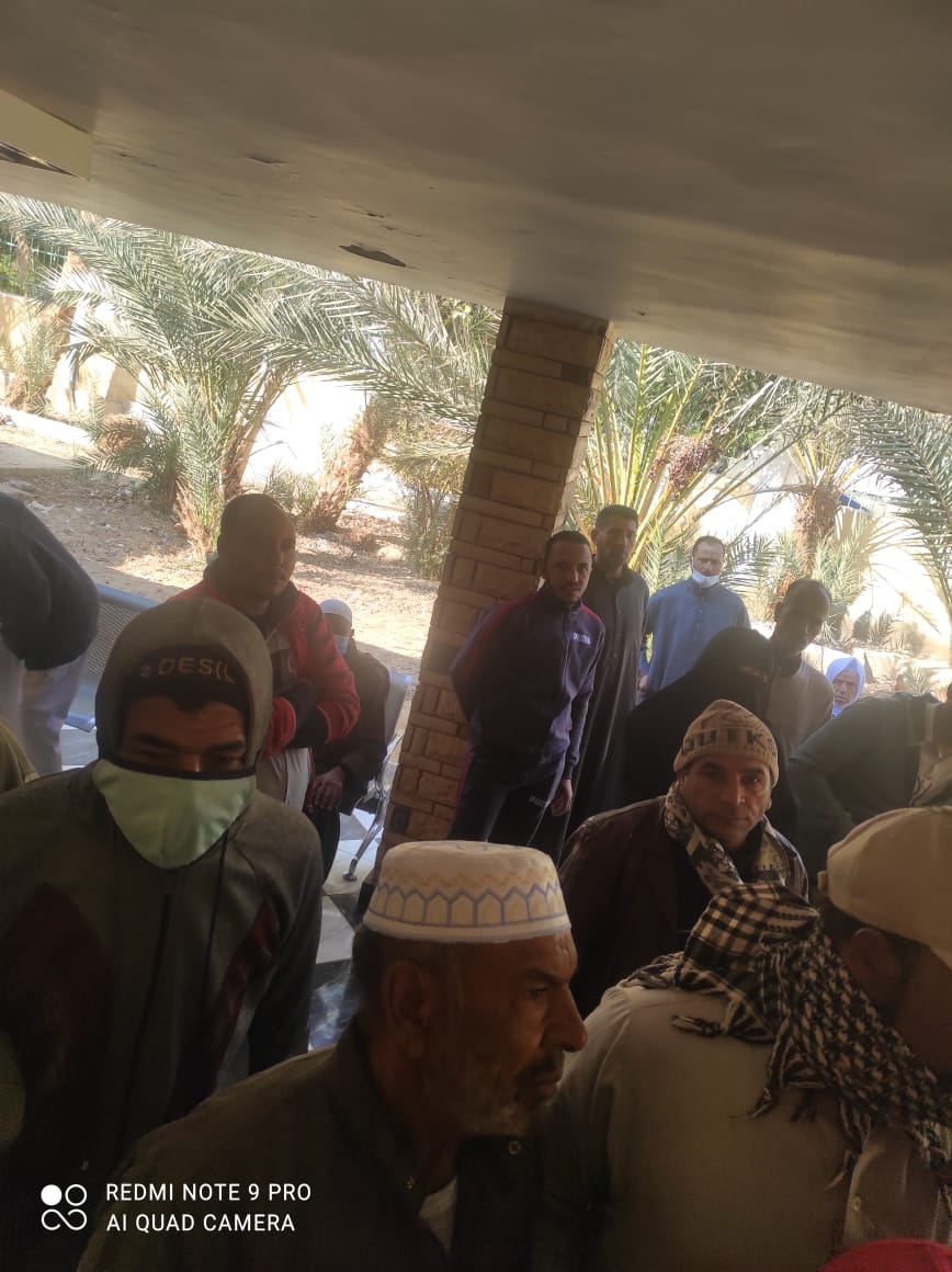 قافلة لقرية الراشدة لتحصين سكان القرية ضد كورونا بالوادي الجديد (3)
