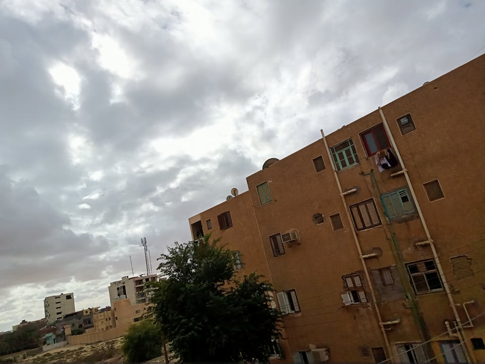 انخفاض درجات الحرارة وسحب وغيوم تغطي سماء الوادي الجديد (1)