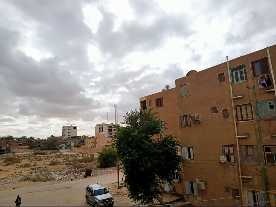 انخفاض درجات الحرارة وسحب وغيوم تغطي سماء الوادي الجديد (2)