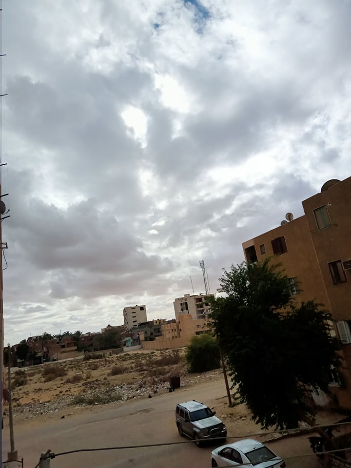 انخفاض درجات الحرارة وسحب وغيوم تغطي سماء الوادي الجديد (4)