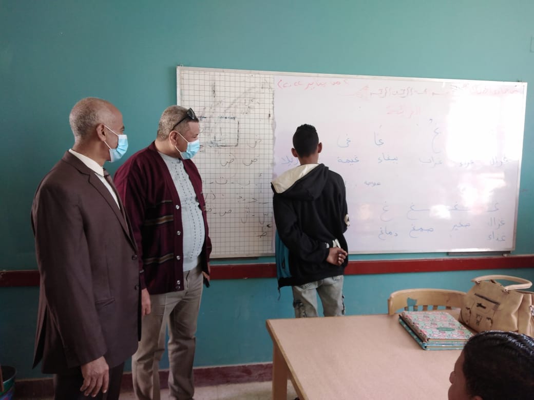 قوافل تعليمية لقرى درب الأربعين بواحة باريس في الوادي الجديد (1)