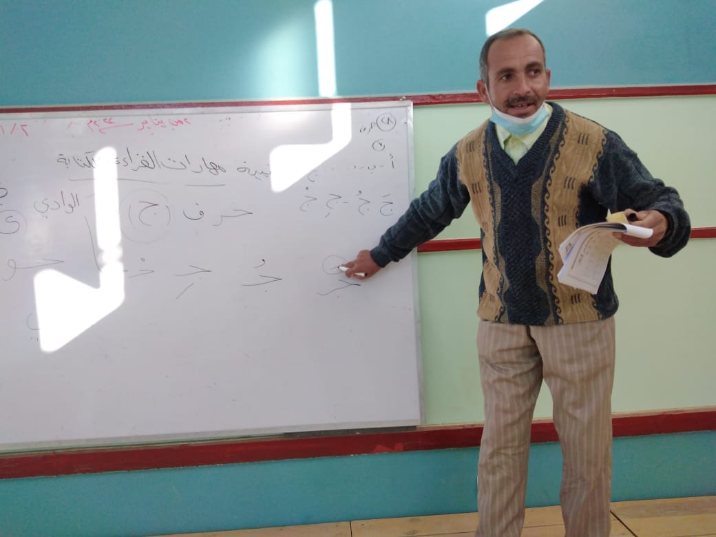 قوافل تعليمية لقرى درب الأربعين بواحة باريس في الوادي الجديد (5)