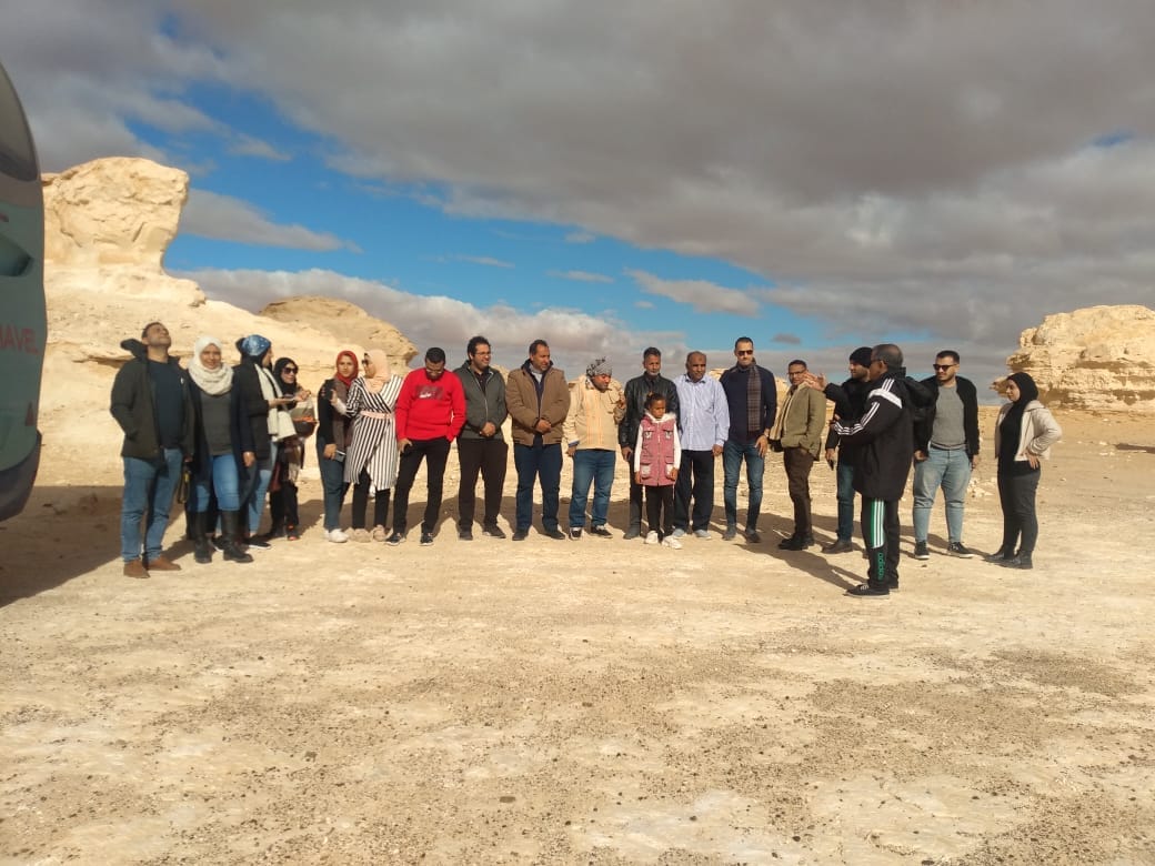 الصحراء البيضاء في الوادي الجديد تستقبل الفوج الرابع من إعرف بلدك (1)