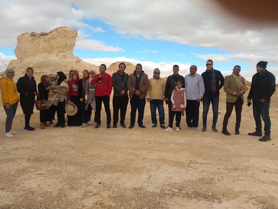 الصحراء البيضاء في الوادي الجديد تستقبل الفوج الرابع من إعرف بلدك (2)