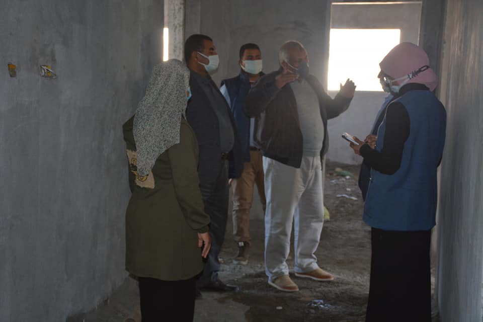 محافظ الوادي الجديد يتفقد أعمال الإنشاءات بالمبنى الملحق بديوان عام المحافظة (5)
