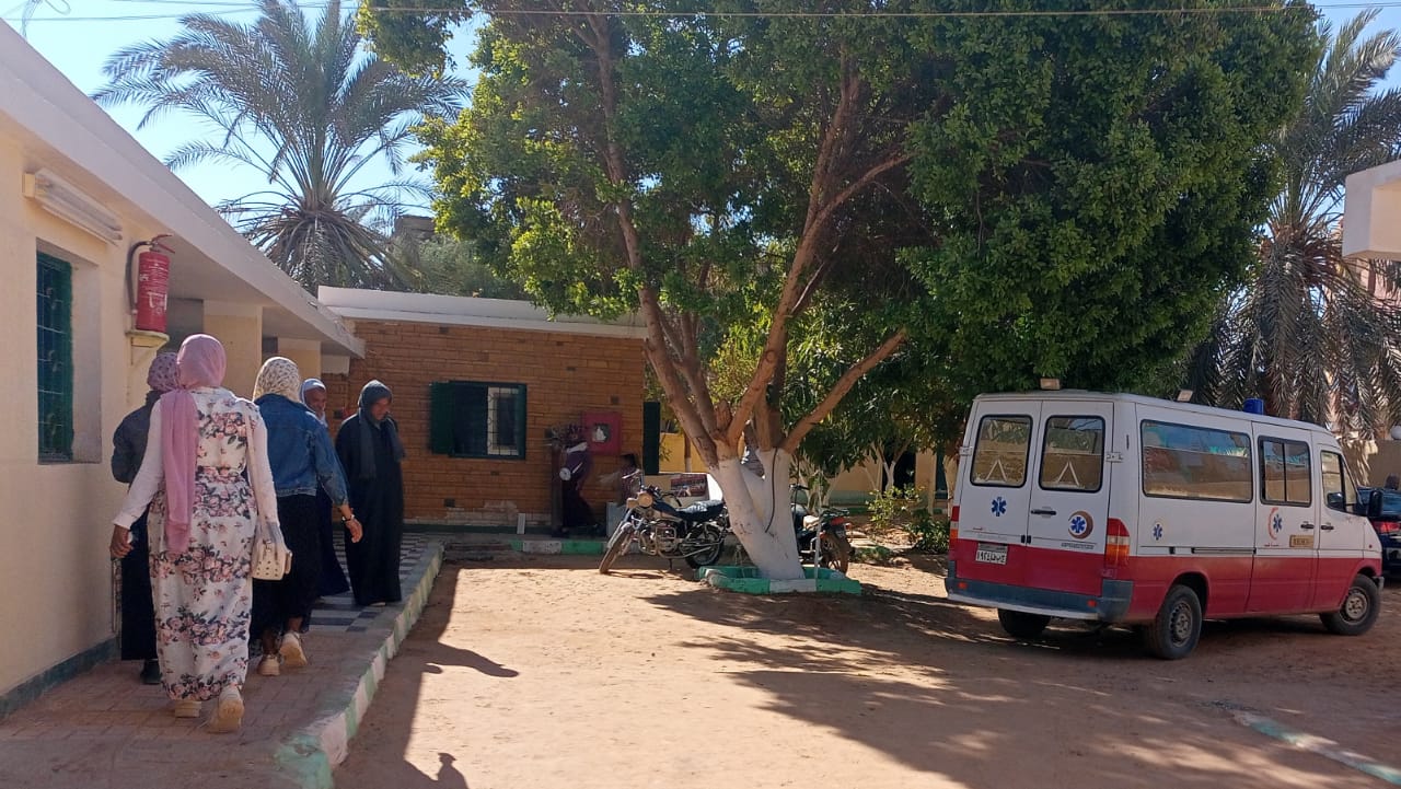 قافلة لتحصين سكان قرية الجديدة ضد كورونا بالوادي الجديد (4)