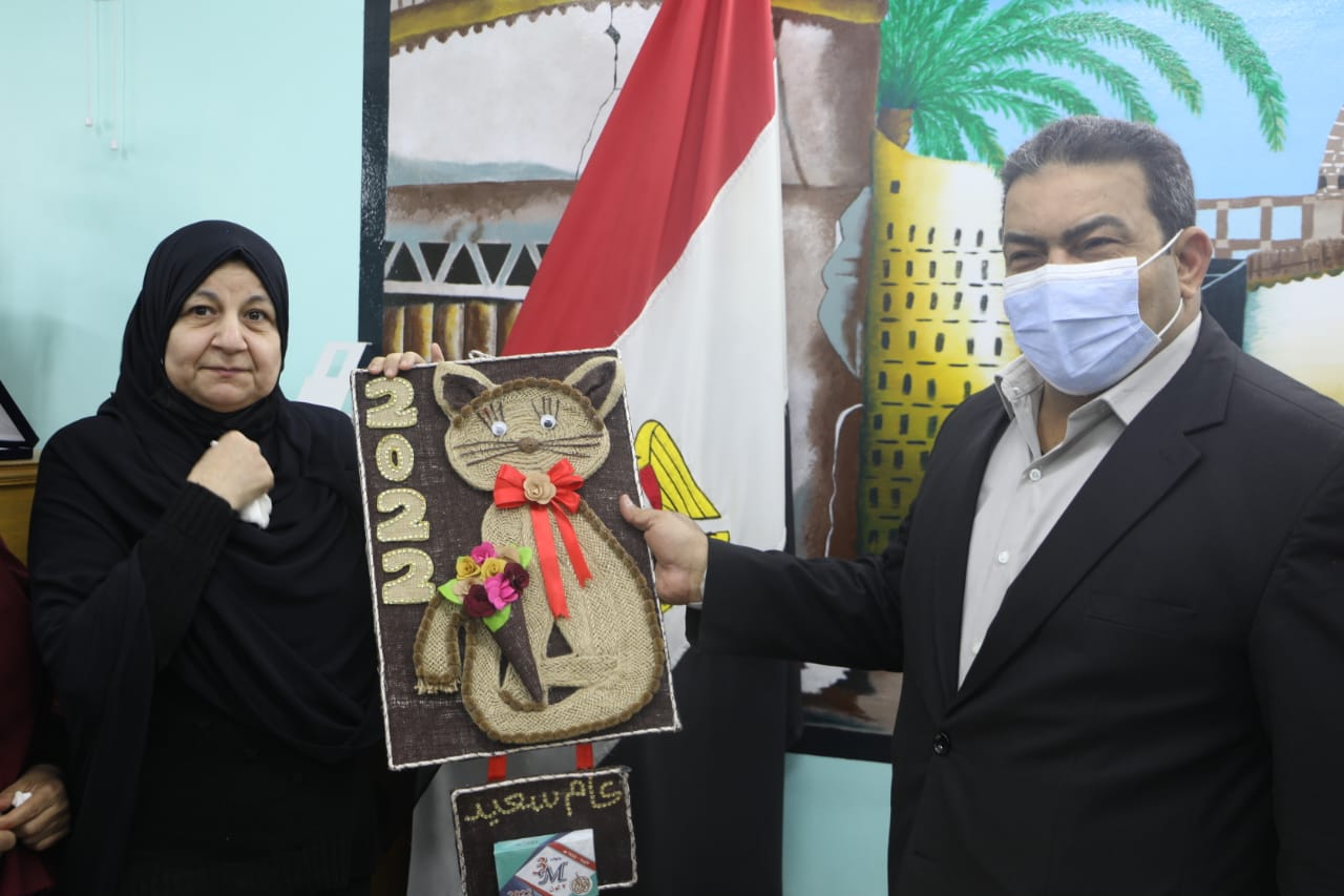 تكريم طالبة من ذوي الهمم من الوادي الجديد فازت في مسابقة السياحة (2)