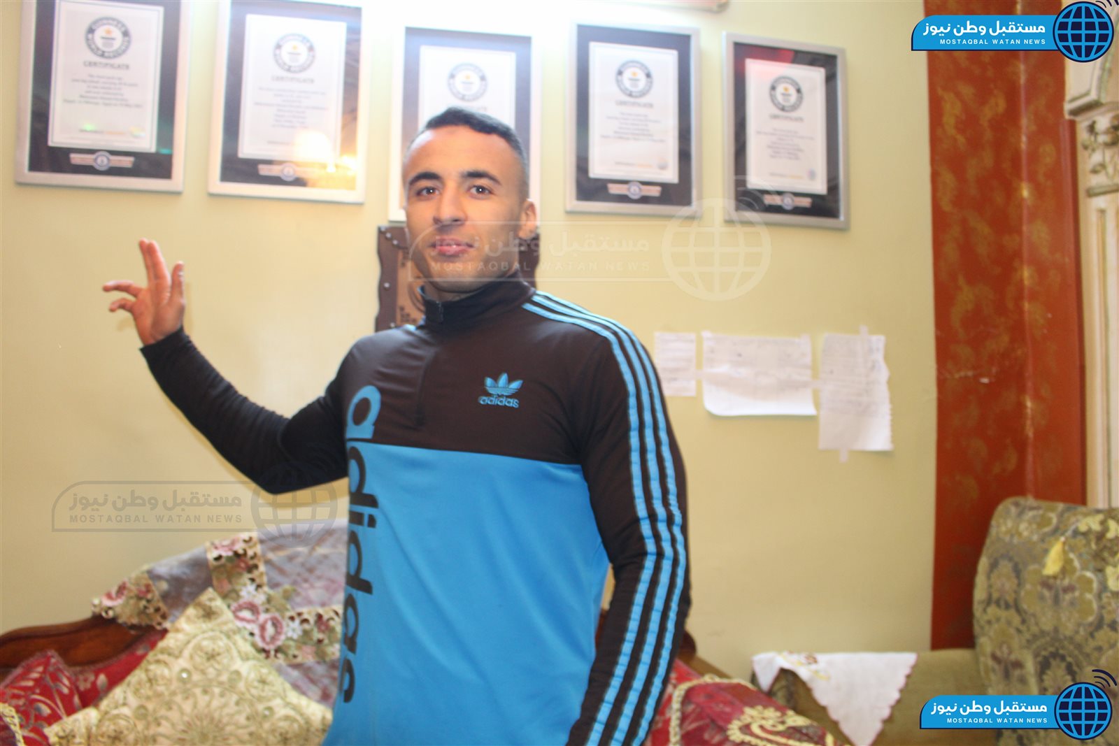 ميدو مع شهادات جينيس (11)