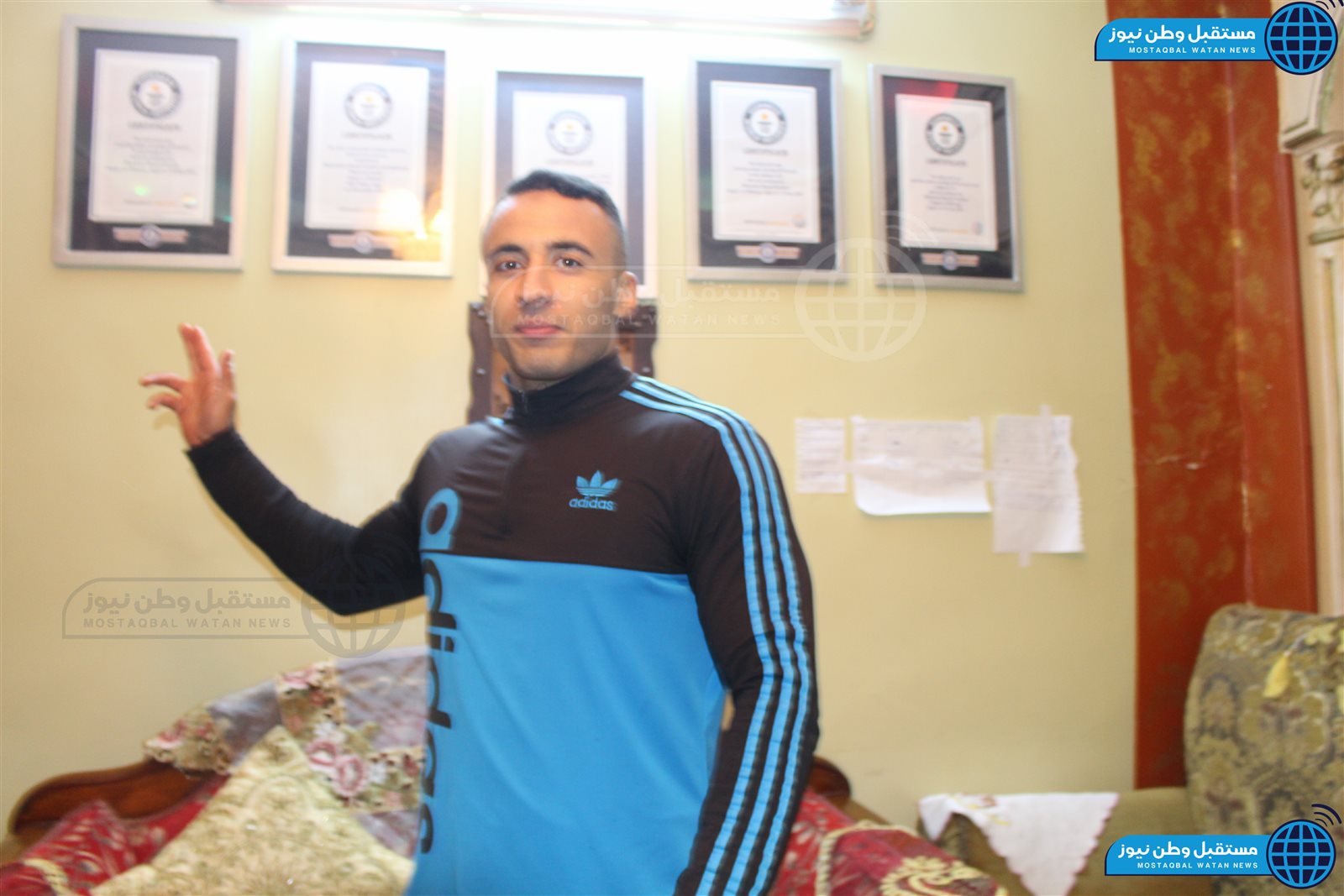 ميدو مع شهادات جينيس (12)