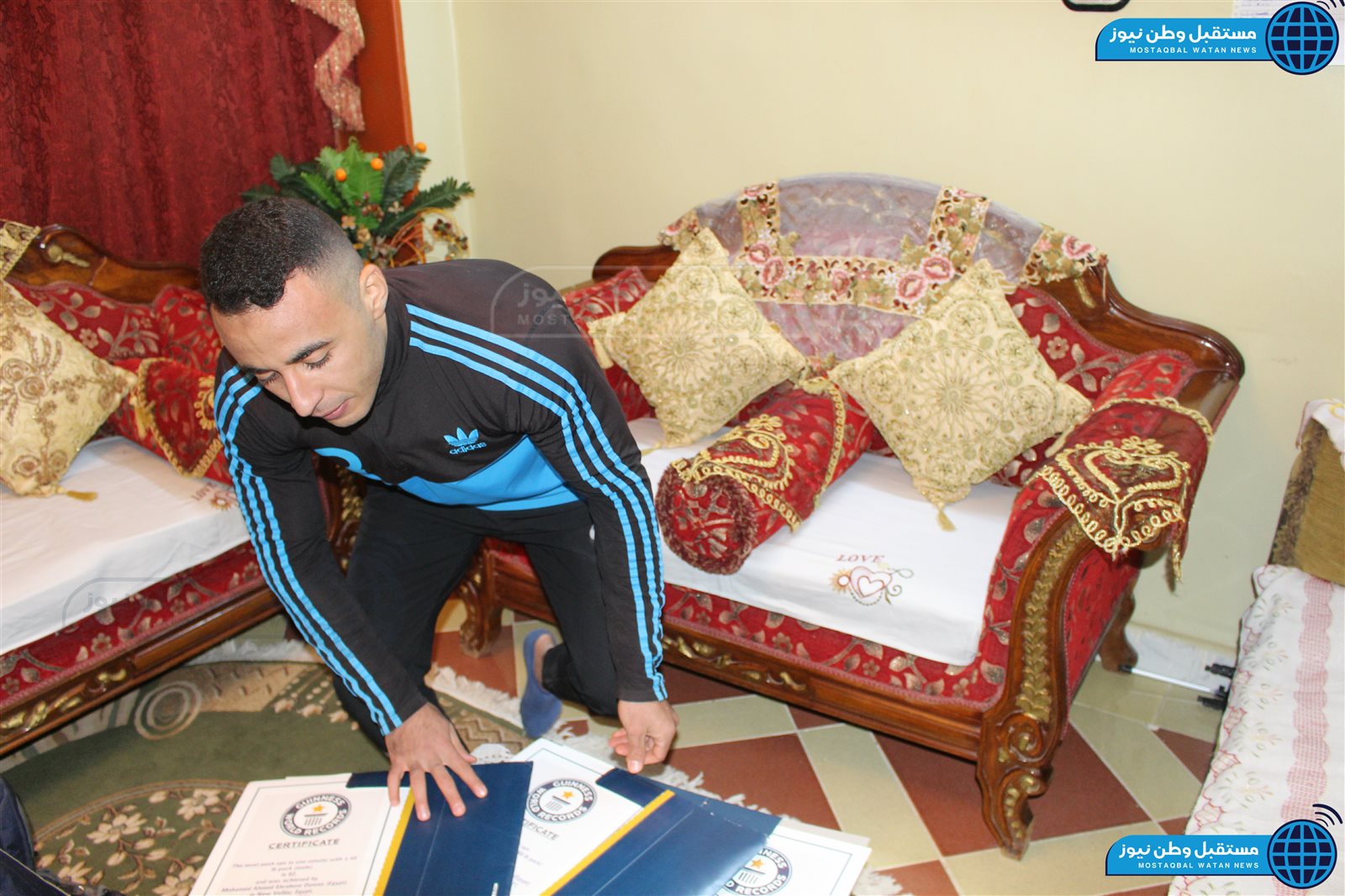 ميدو مع شهادات جينيس (13)