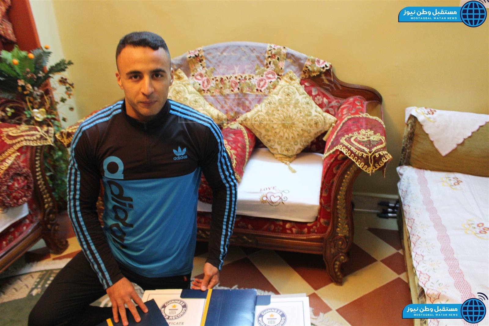 ميدو مع شهادات جينيس (15)