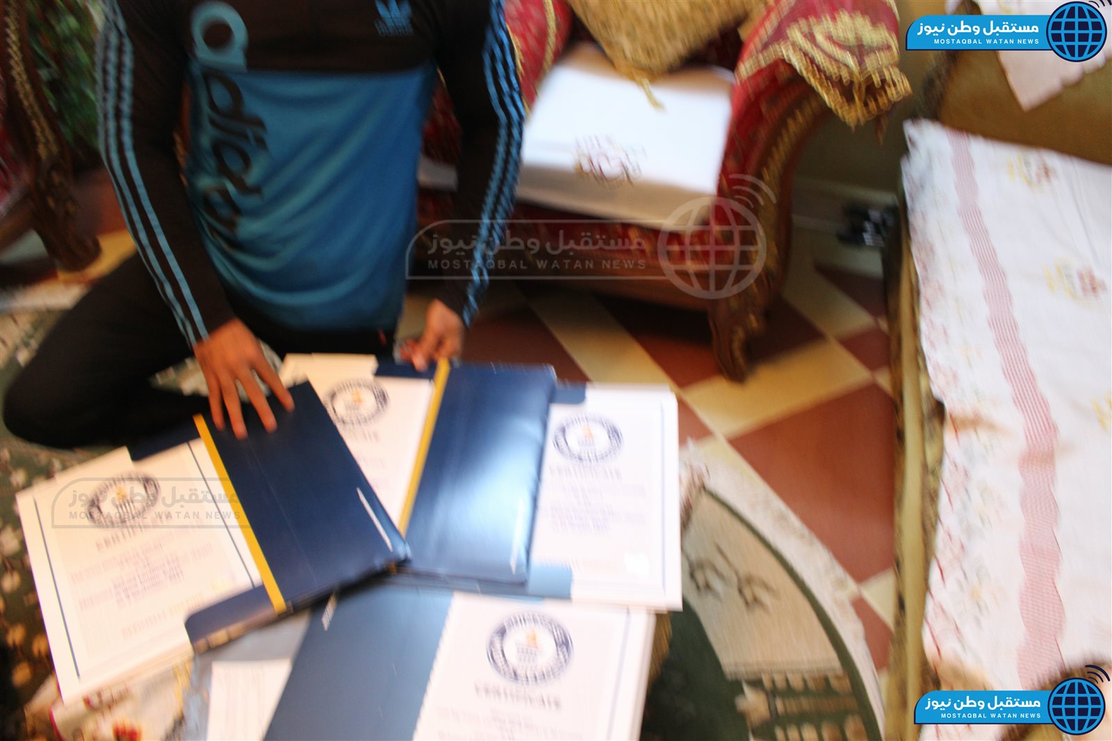 ميدو مع شهادات جينيس (18)