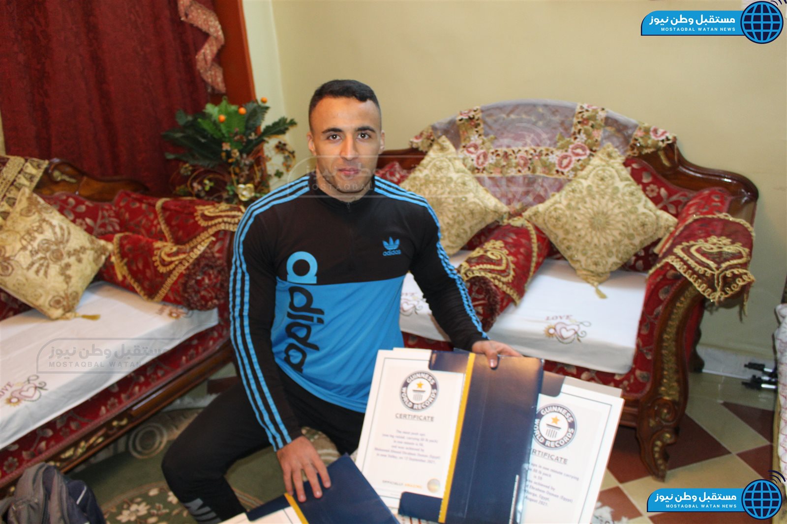 ميدو مع شهادات جينيس (22)