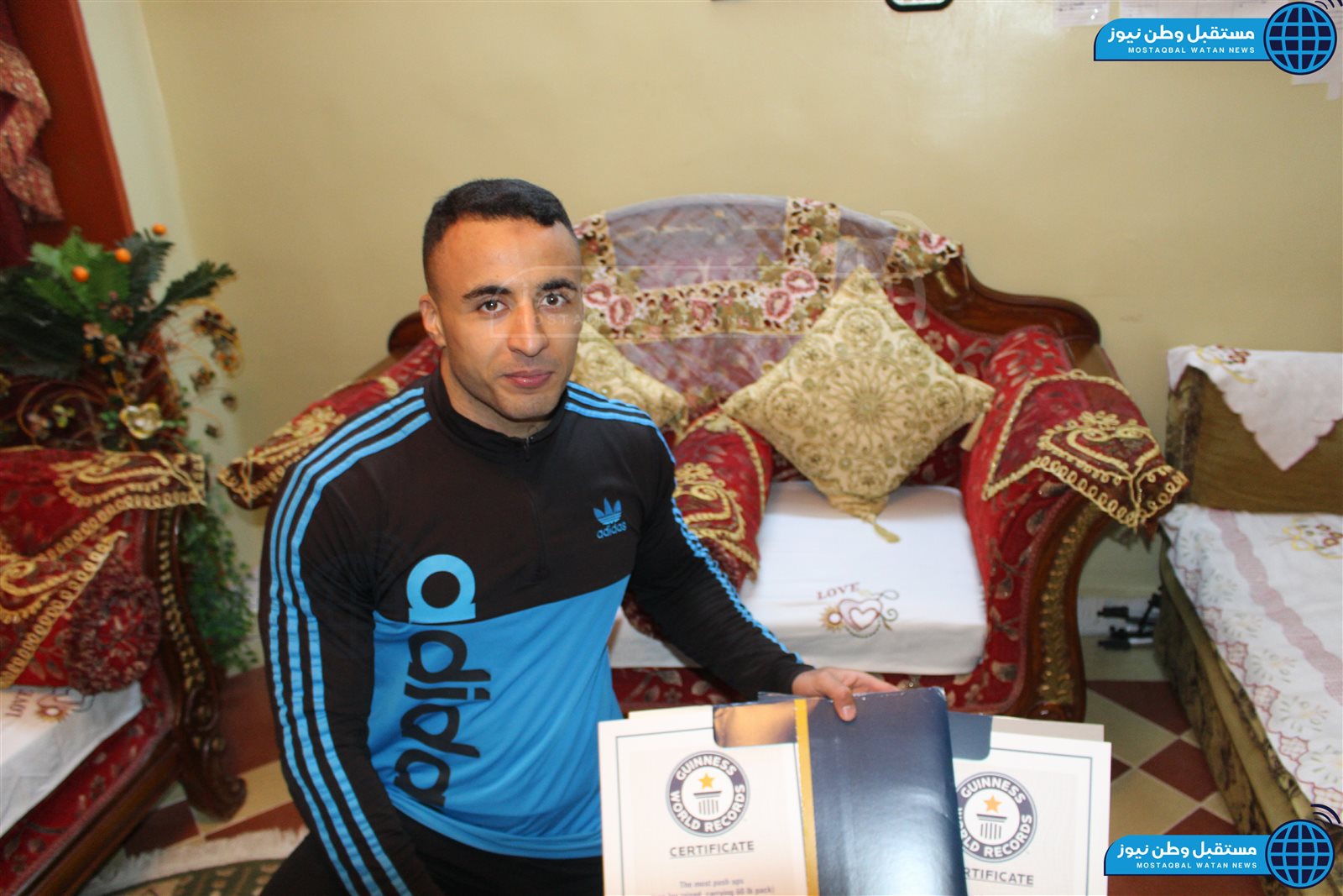 ميدو مع شهادات جينيس (23)