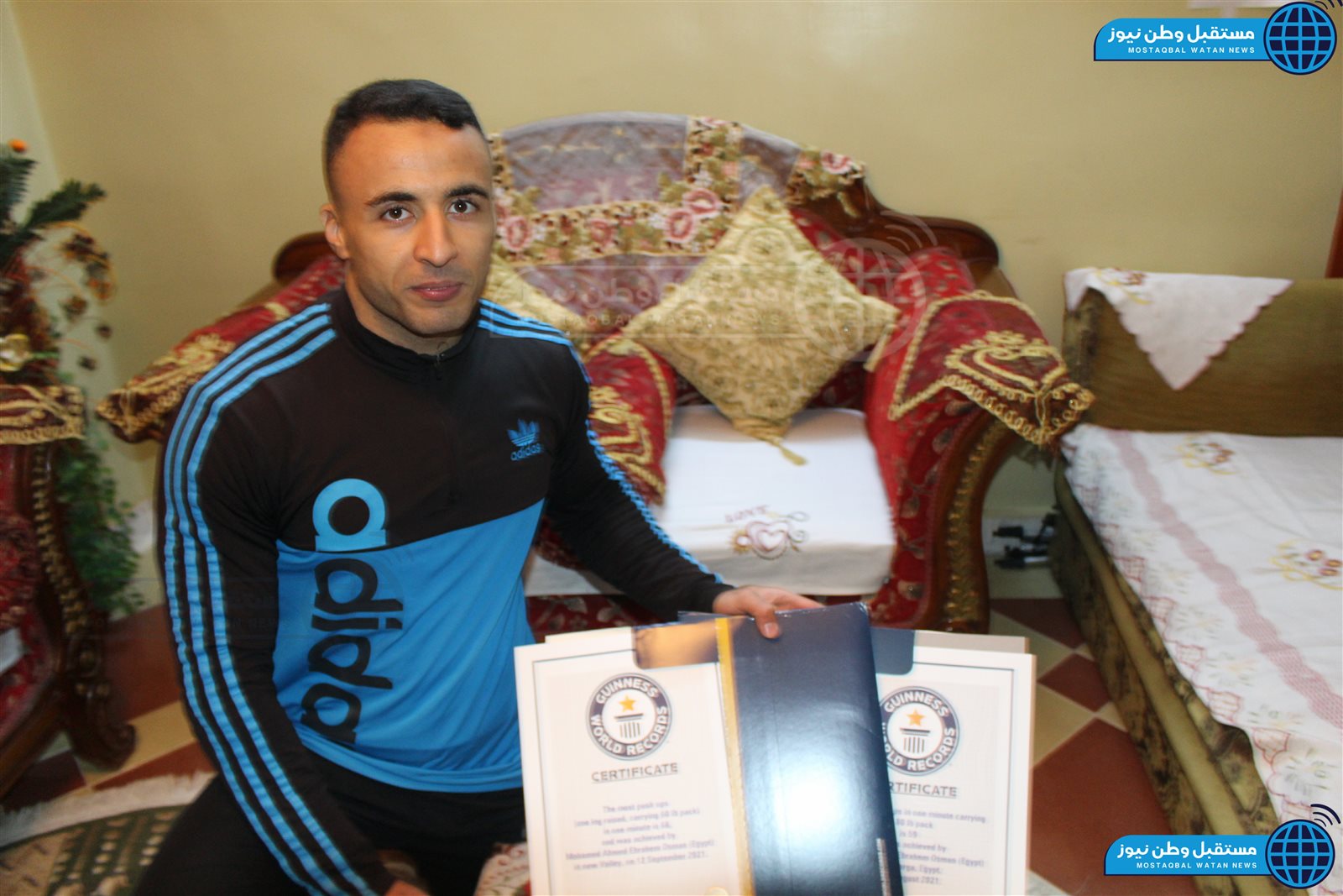 ميدو مع شهادات جينيس (24)