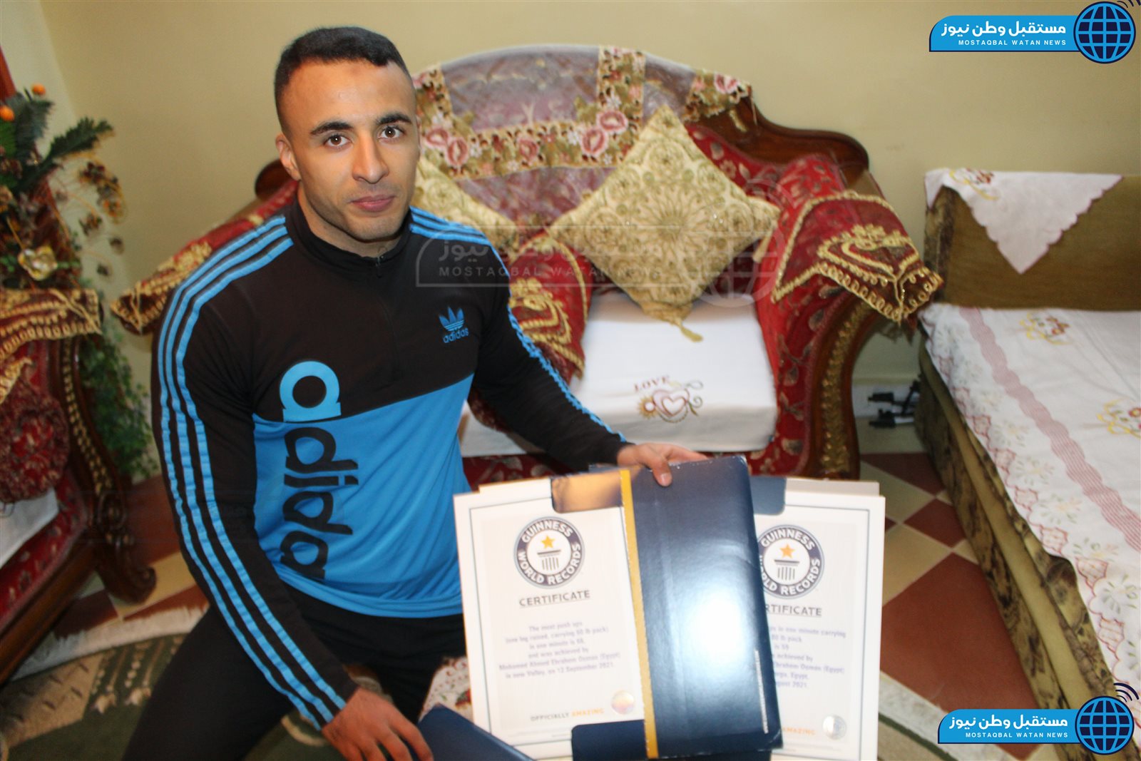 ميدو مع شهادات جينيس (25)