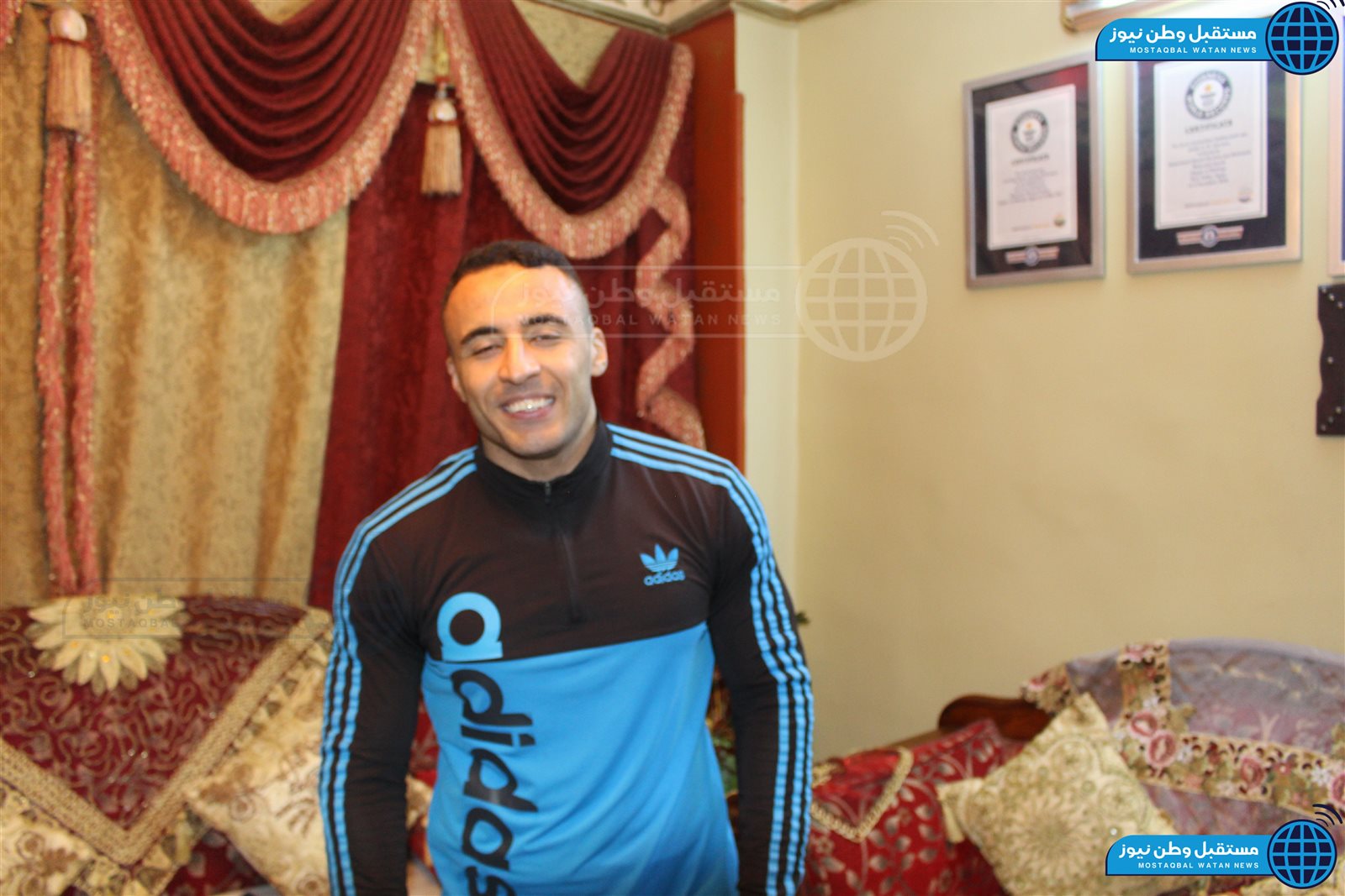 ميدو مع شهادات جينيس (26)