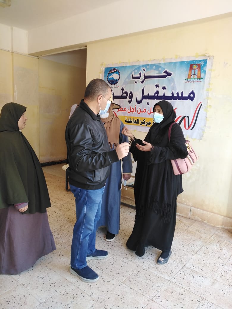 قافلة طبية لقرية المعصرة بمركز الداخلة في الوادي الجديد (2)