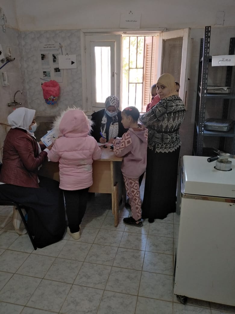 قافلة طبية لقرية المعصرة بمركز الداخلة في الوادي الجديد (6)