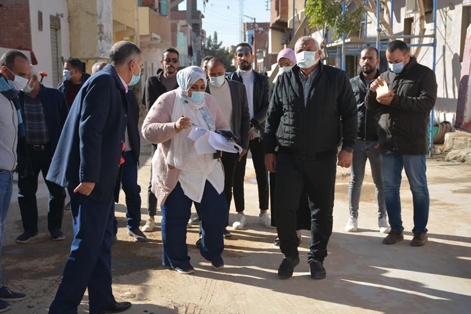 محافظ الوادي الجديد يتفقد مشروعات خدمية بالخارجة (3)